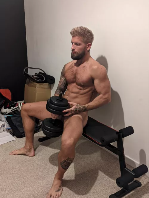 Got a little hot during my workout. Can somebody come and blow me 🥵 by scott_hudson_fitflex