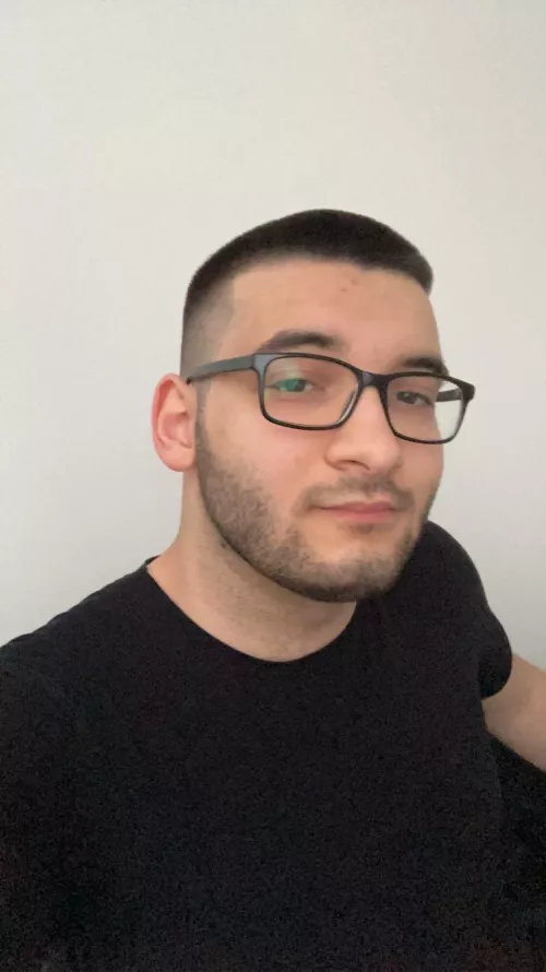 Got a new haircut, hello from Italy 😁 by float999