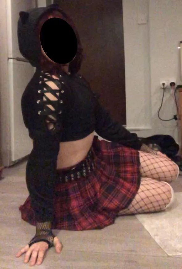 Got a new outfit and never been so anxious to post something in my life. Idk if it's good 😣 posted by nikkigod