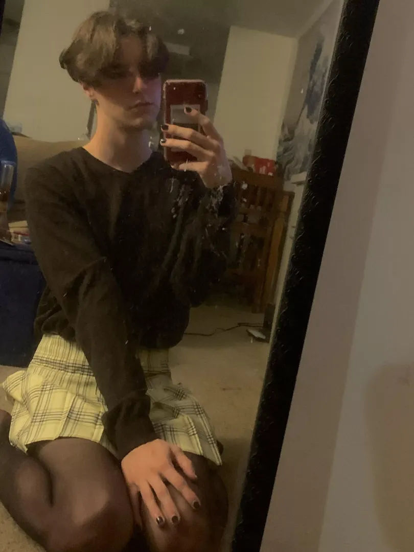 Got a new skirt 👉🏻👈🏻 posted by PudgeBerry