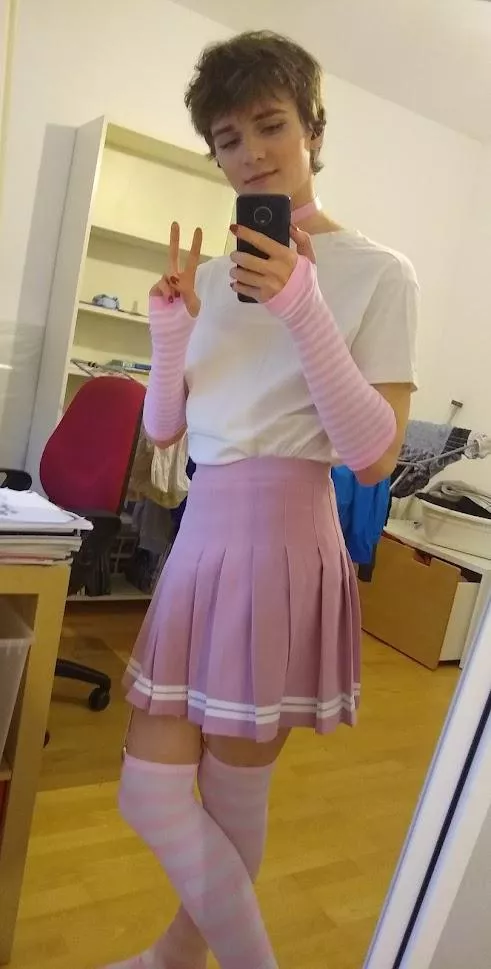Got a new skirt! Still need to find a fitting top for it though, any suggestions? 🥰 posted by RushingLemming