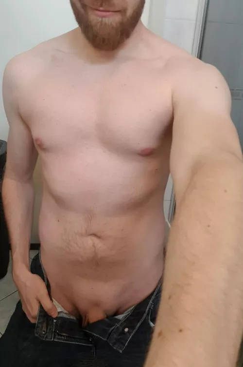 Got an assignment to snap a sexy pic in jeans. Mission accomplished? by heroic-desires