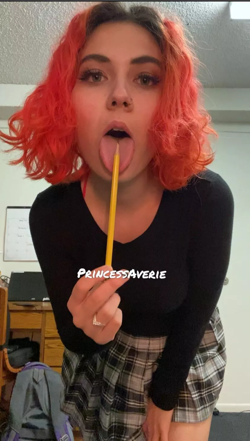 Got distracted while studying. I’m 18 years old, barely legal, college girl with a FREE onlyfans 🥰 I’m very interactive and I post daily 😘 I love calling and making customs 💕 posted by PrincessAverie