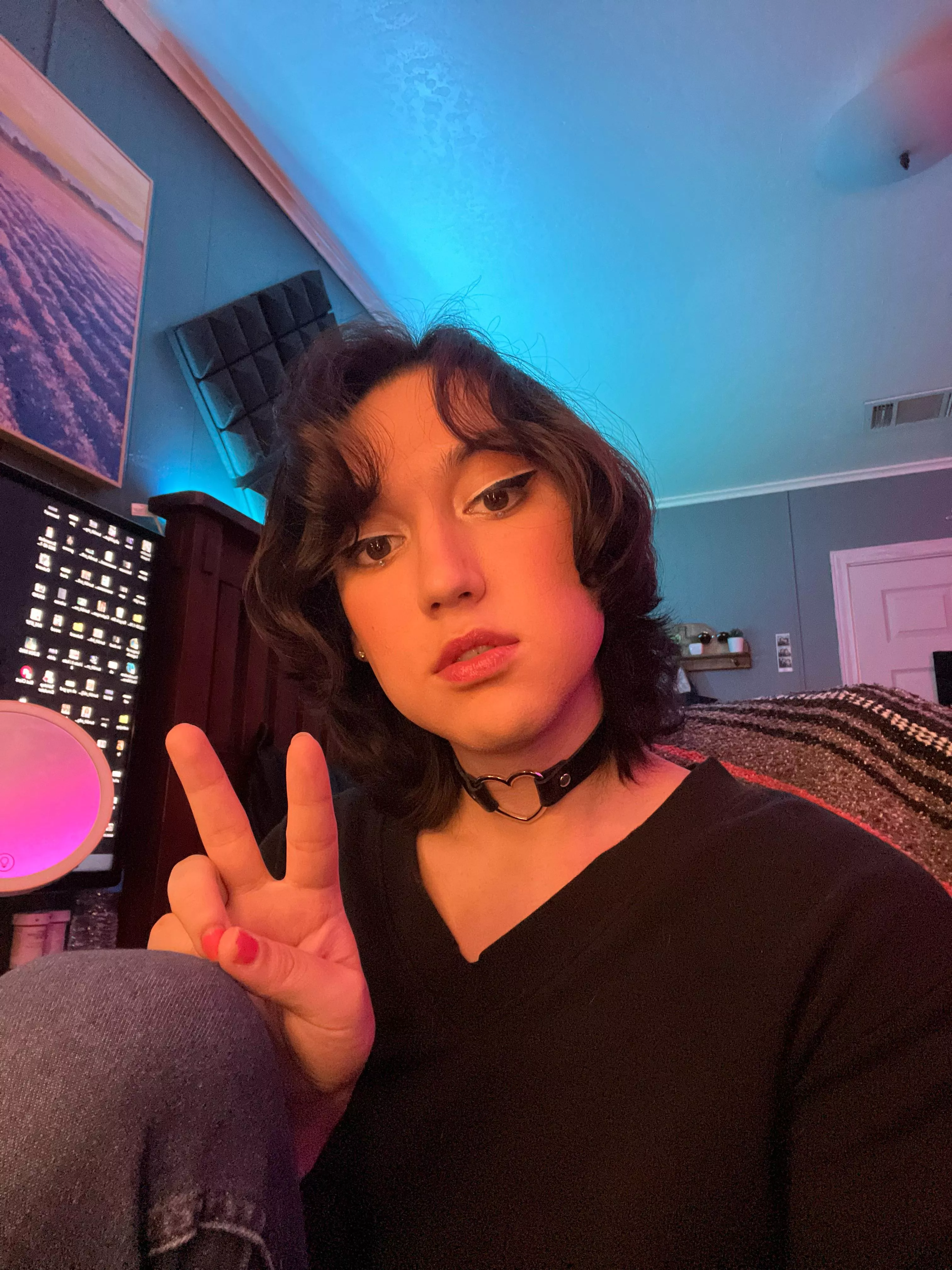 got my first choker 🙇🏻 posted by Deeptoop