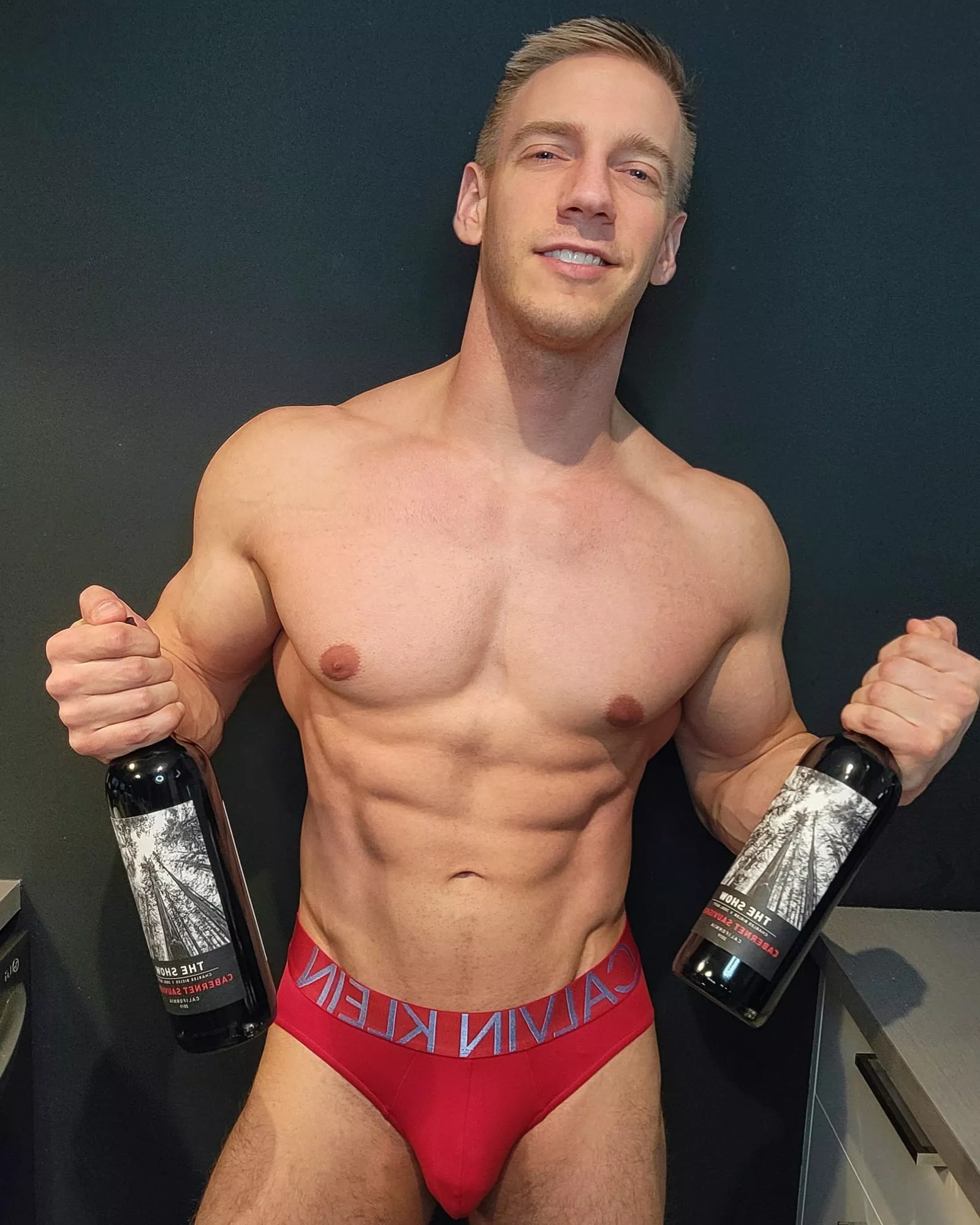 Got my hands full, wanna help ? 😉 posted by John_fitness91