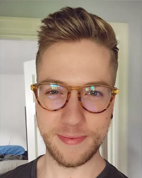 Got some new specs!🤓😊 by Araren