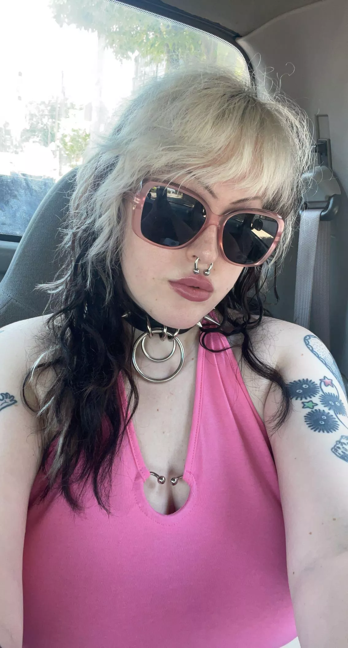 goth bimbo in training posted by simplypeachy_