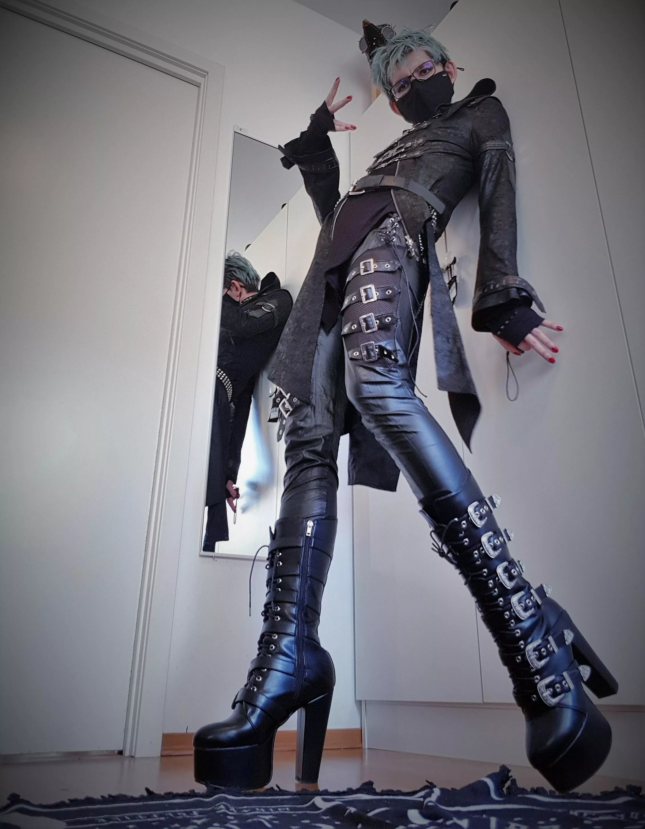 Goth Boy Long Legs posted by ShadowPrincessN7