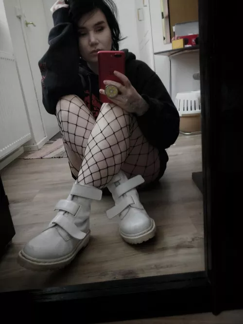 goth gf 😘🖤 by RKLiz