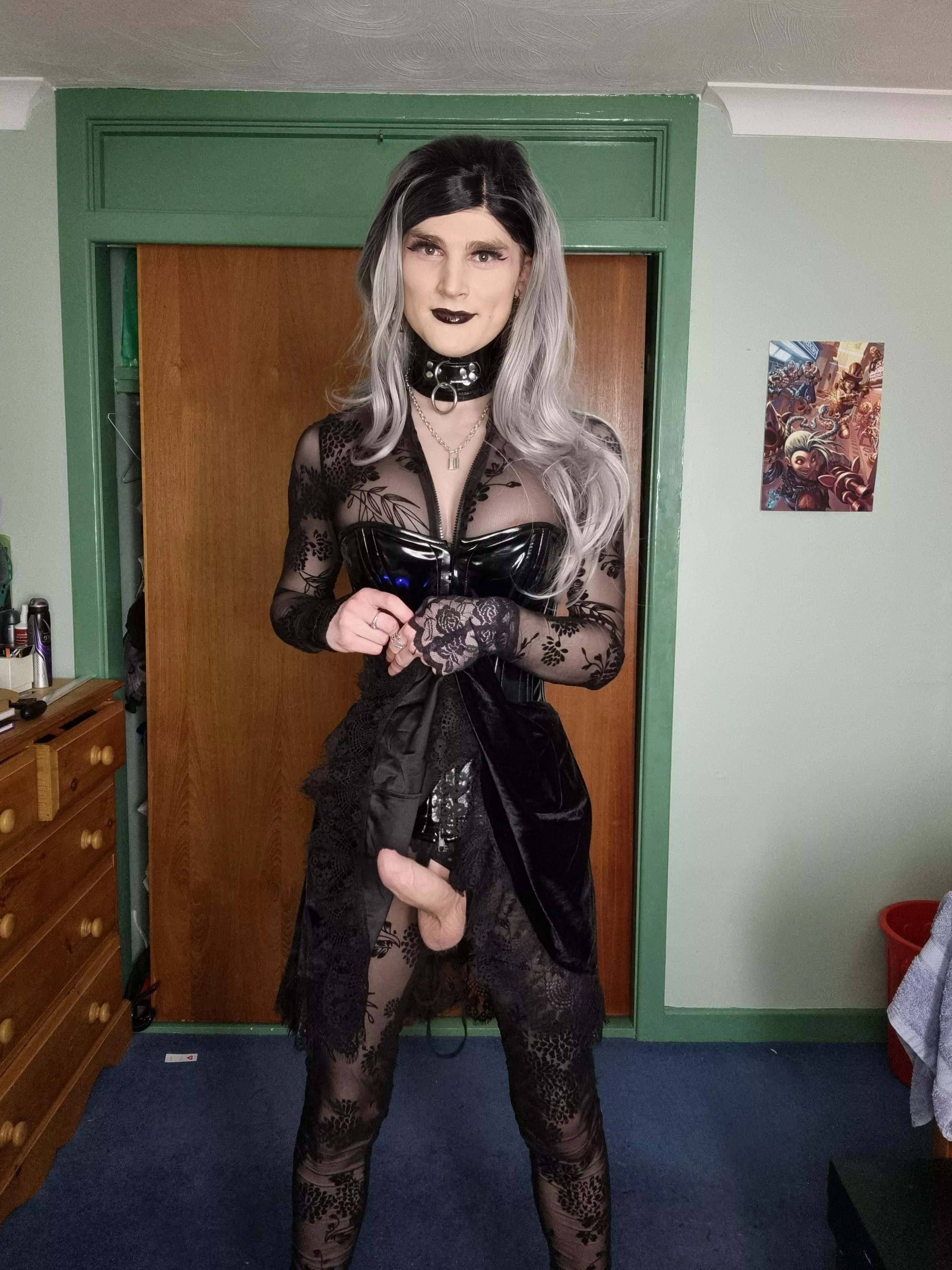 Goth Mommy wants a new bitch 💜🖤 posted by ScarlettCoxx