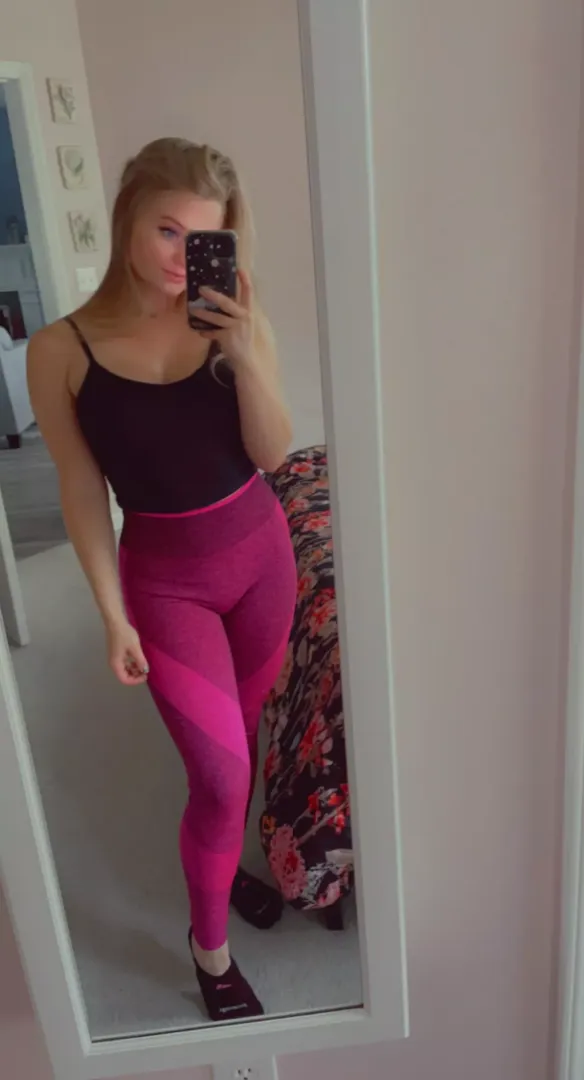Gotta love hot pink 💗 posted by worriedmo0n