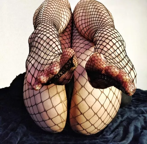 gotta love this beautiful fishnets 🖤 by Magicalfeets