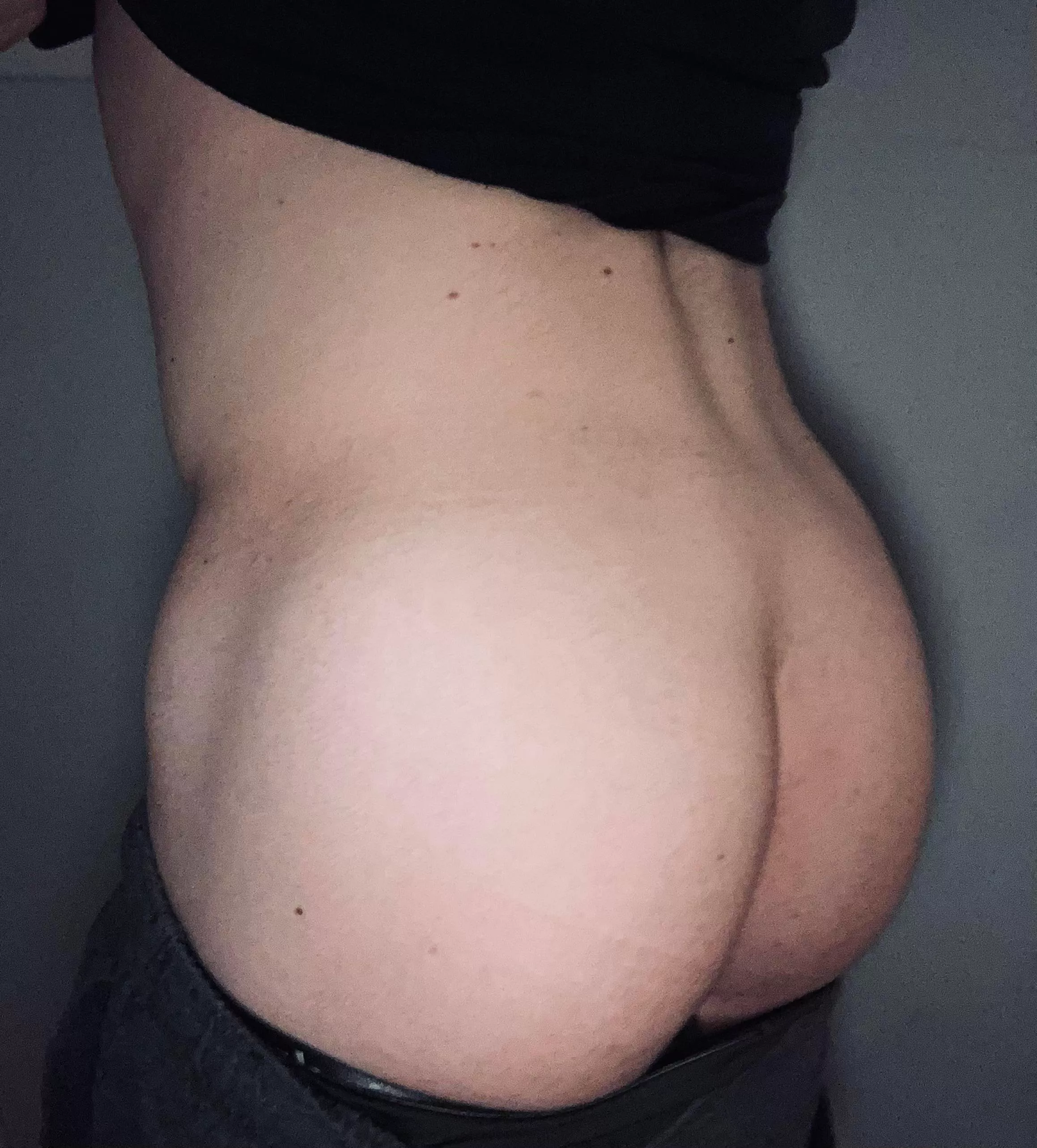 grab my hips🥵 posted by trippbrick