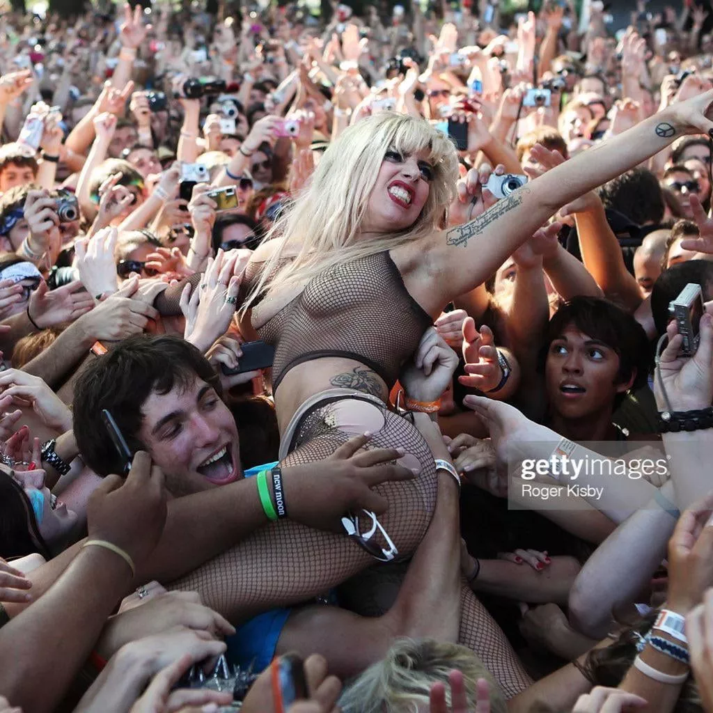 Grabbing a handful posted by FermentedSnake