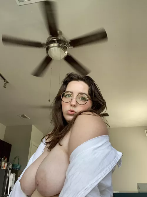 gravity is working in my favor 😍 by sleepy-sofia