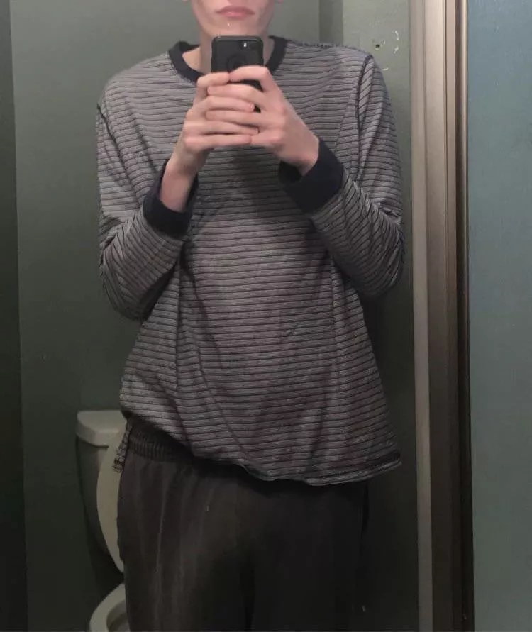 Gray sweatpants posted by esterhelm