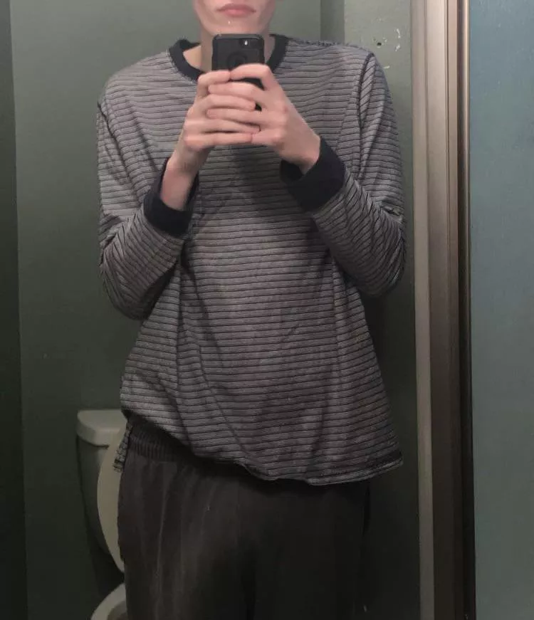 Gray sweatpants posted by esterhelm