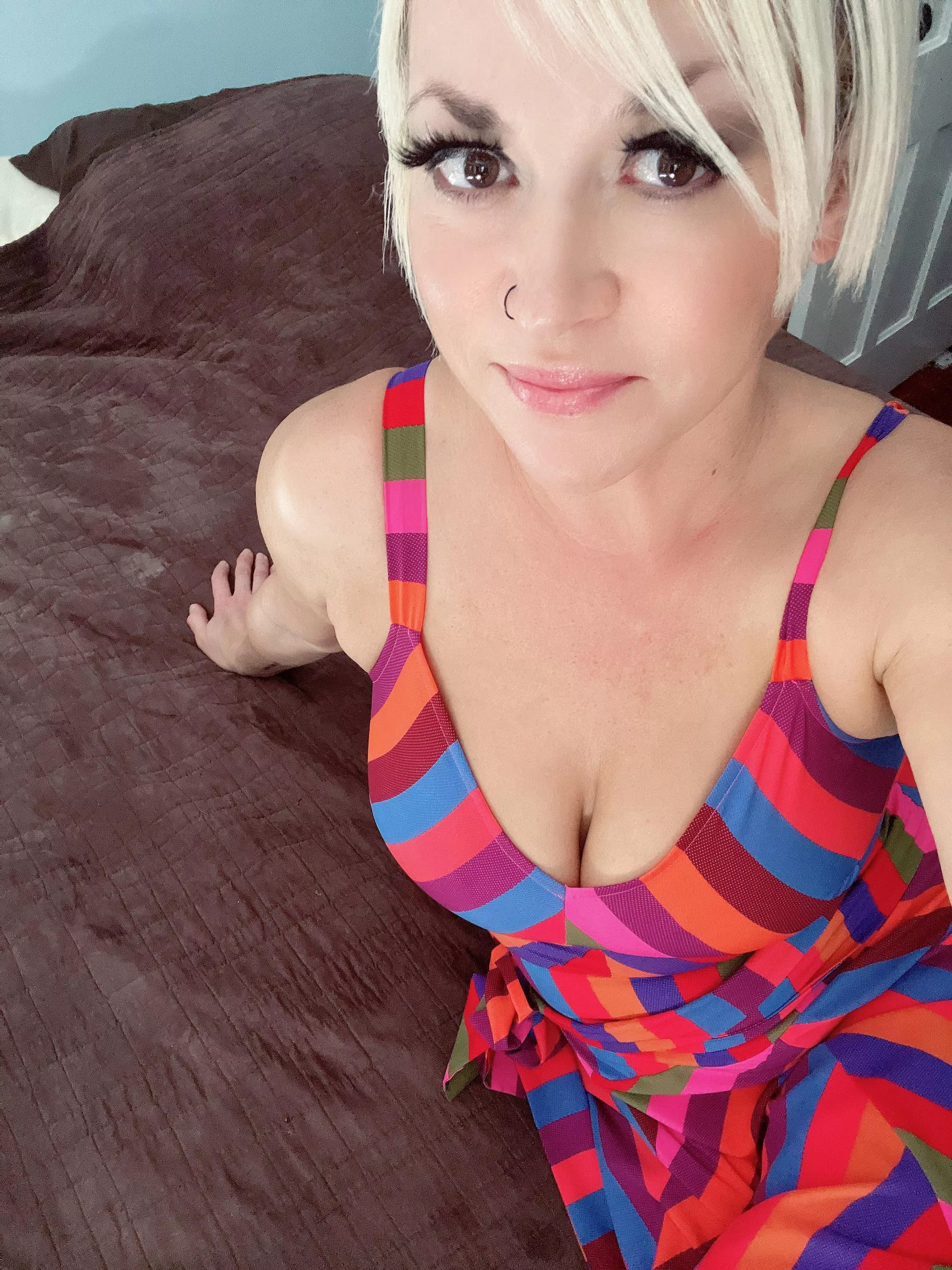 Great cleavage even braless posted by harleyrey