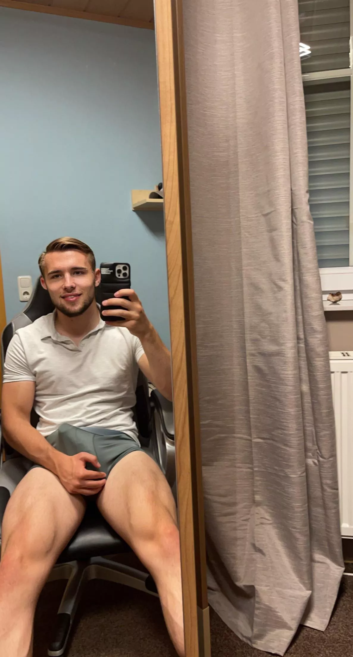 Green boxershorts and a smile from me posted by blondboyjan