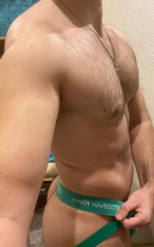 Green calvins 🥳 by Chokolla