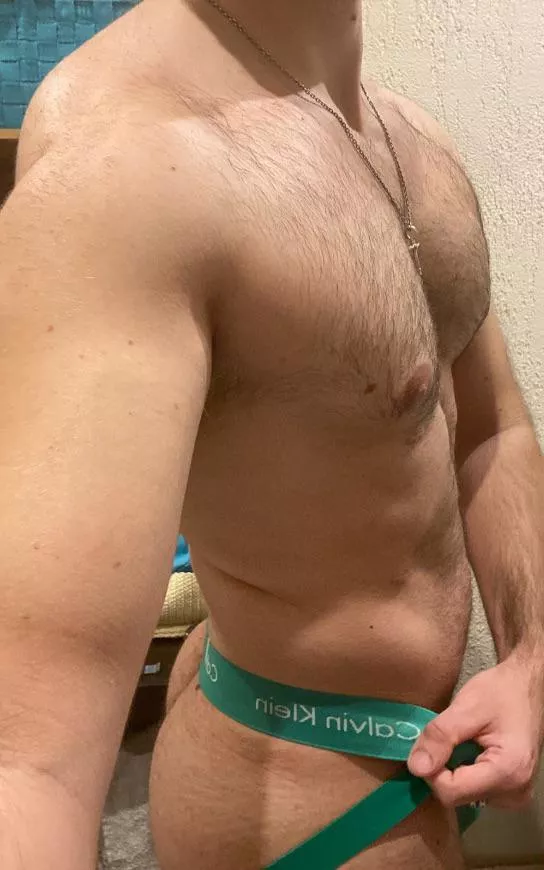 Green calvins 🥳 posted by Chokolla