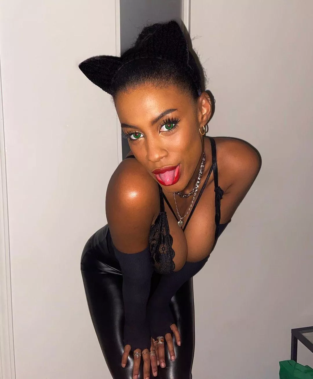 Green-eyed pussycat posted by -SirSpankalot-