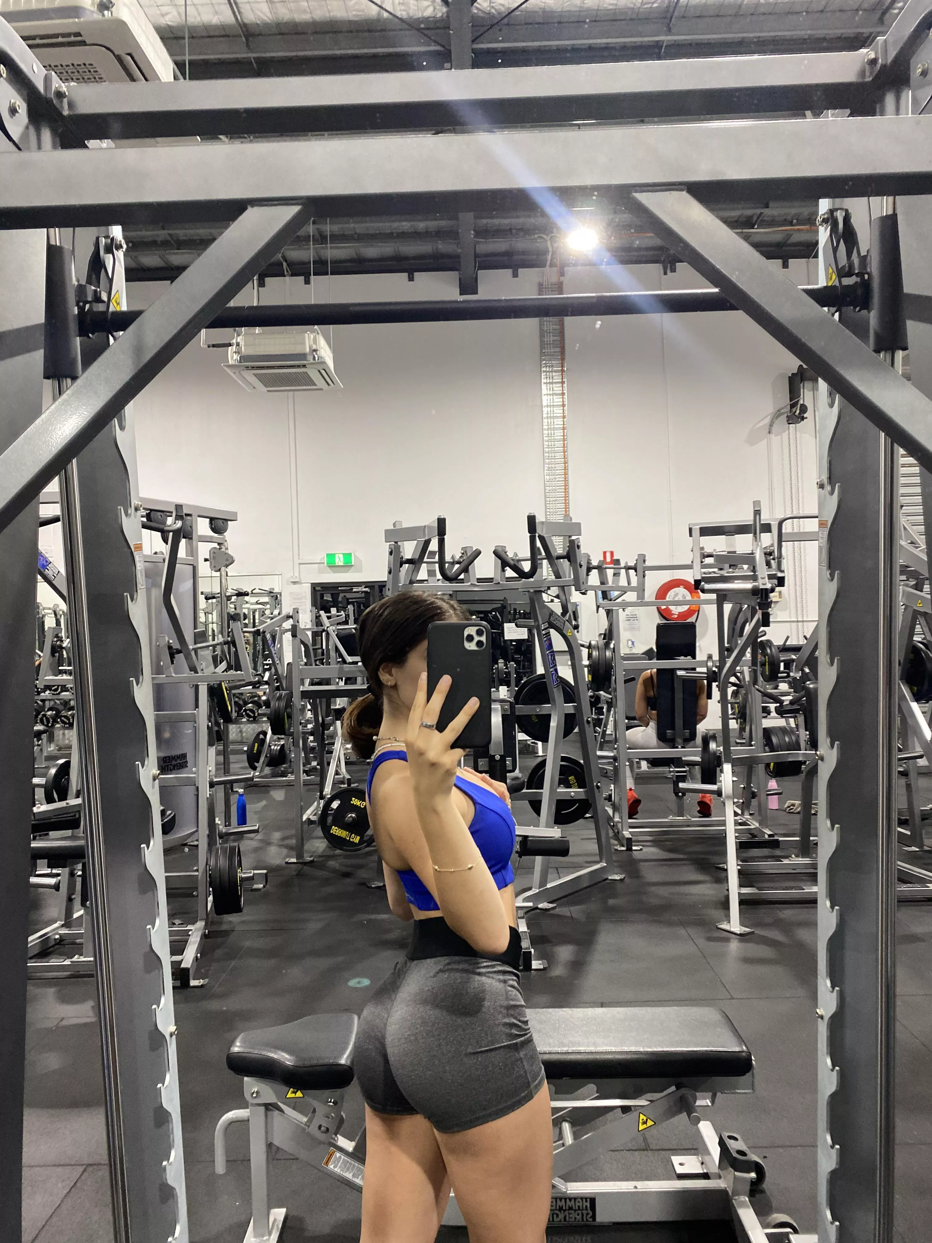 Grey gym shorts make my ass look round posted by BabyBecMurphy