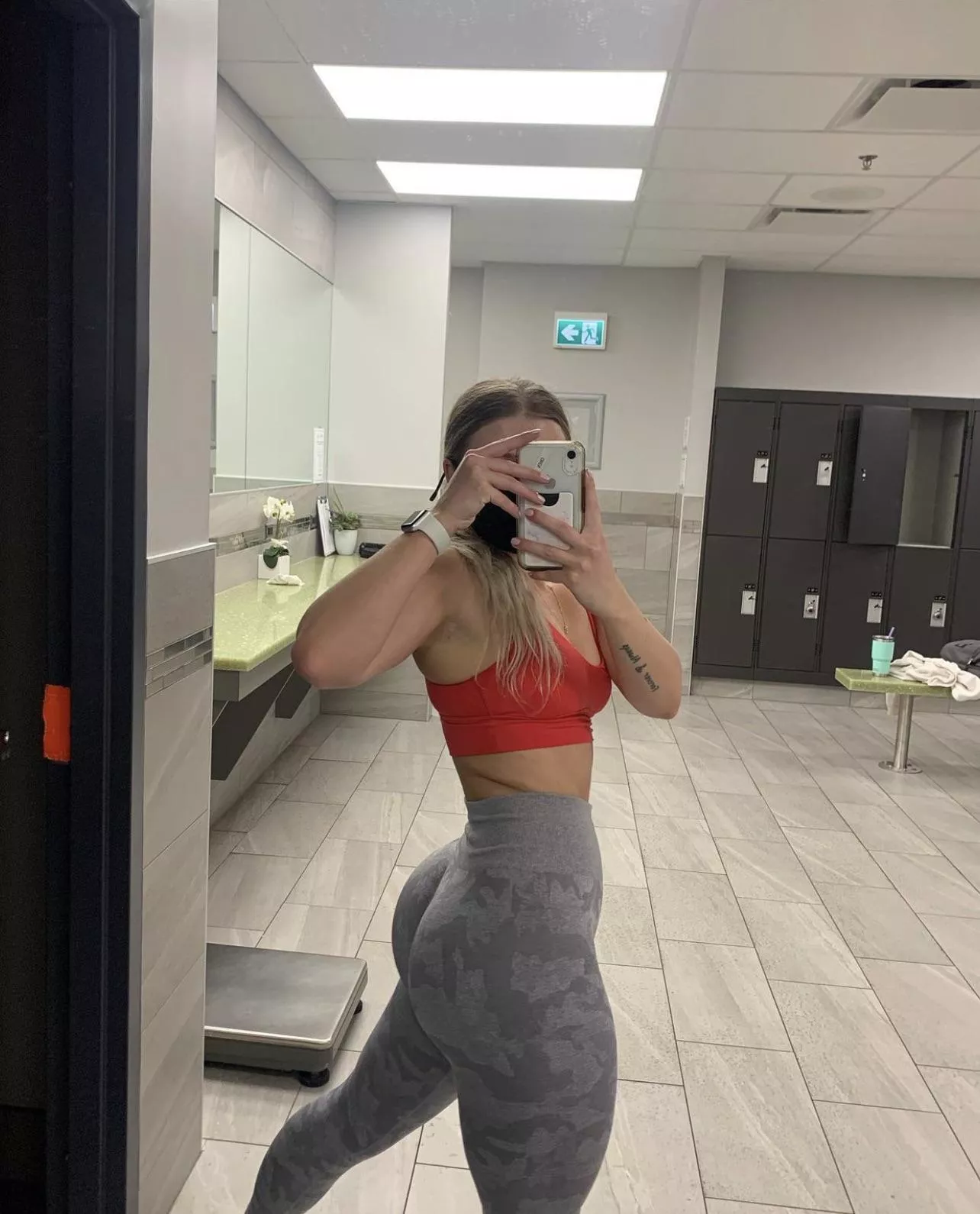 grey leggings hit diff 🥰😚💗 posted by nikedunkIow