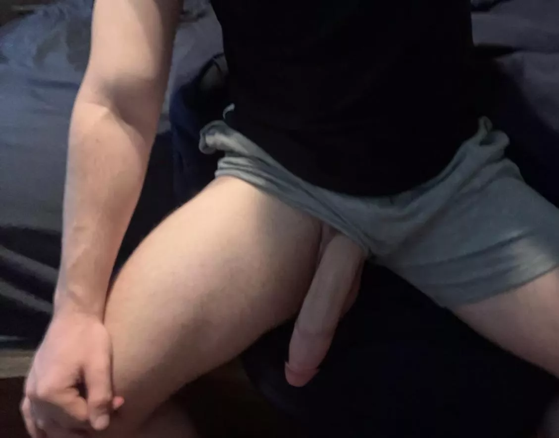 Grey shorts at the gym posted by frisky097