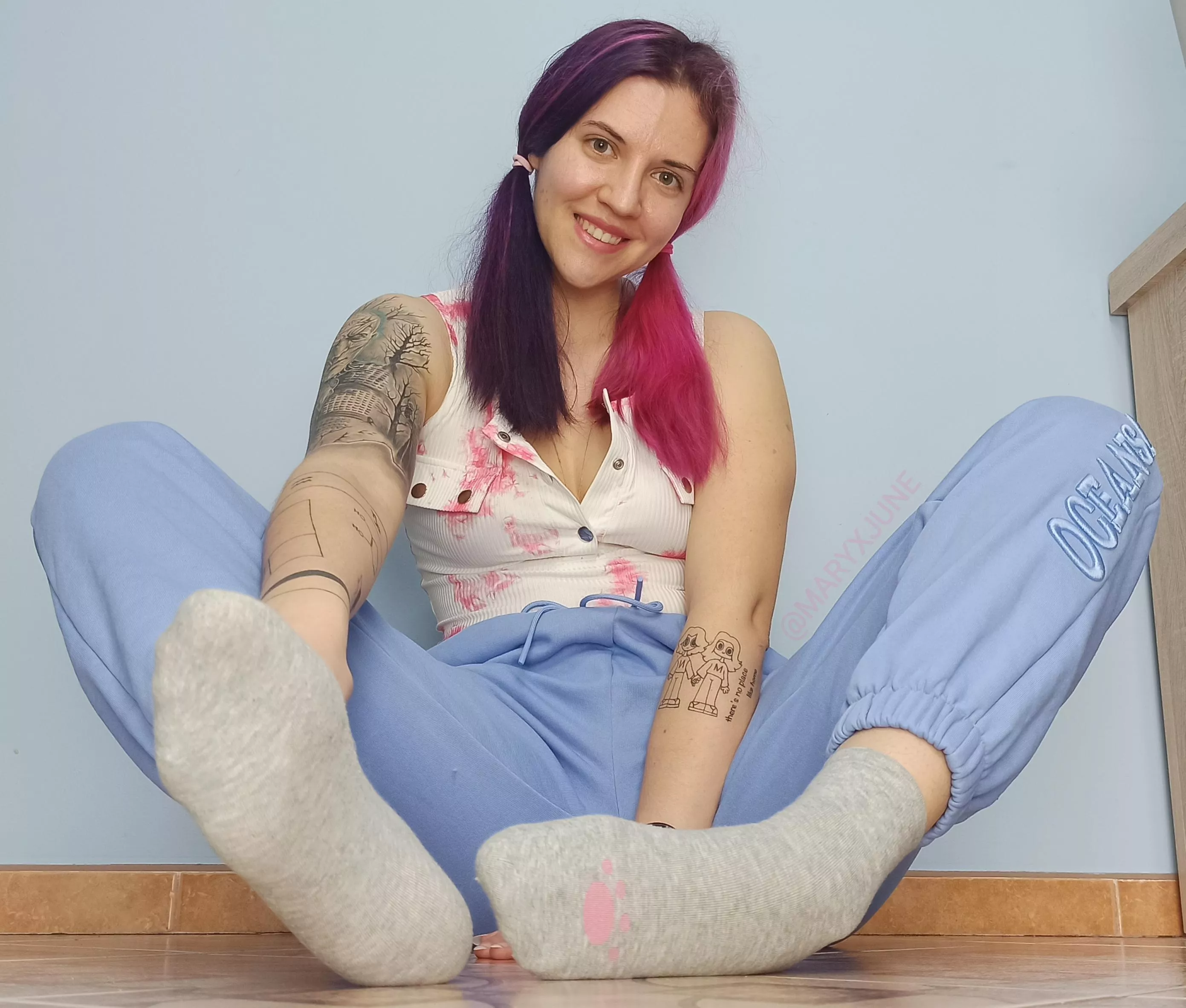 Grey socks, ready for a dinner? posted by MaryJunefeet