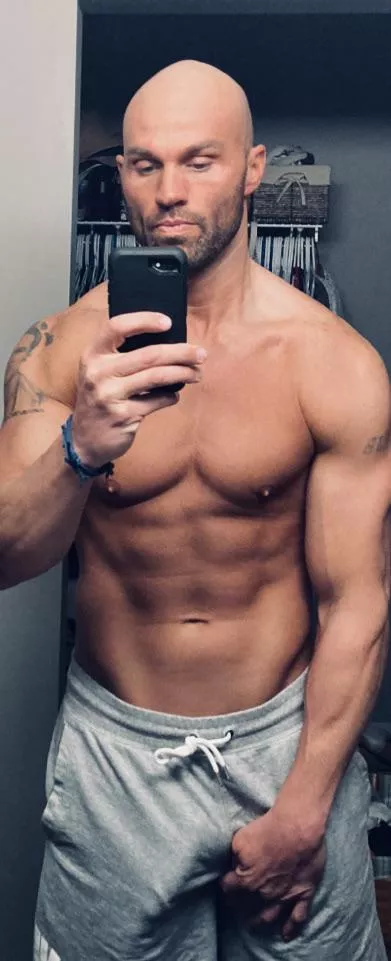 Grey sweat pants??🍆💦 posted by Daddy_Cinz