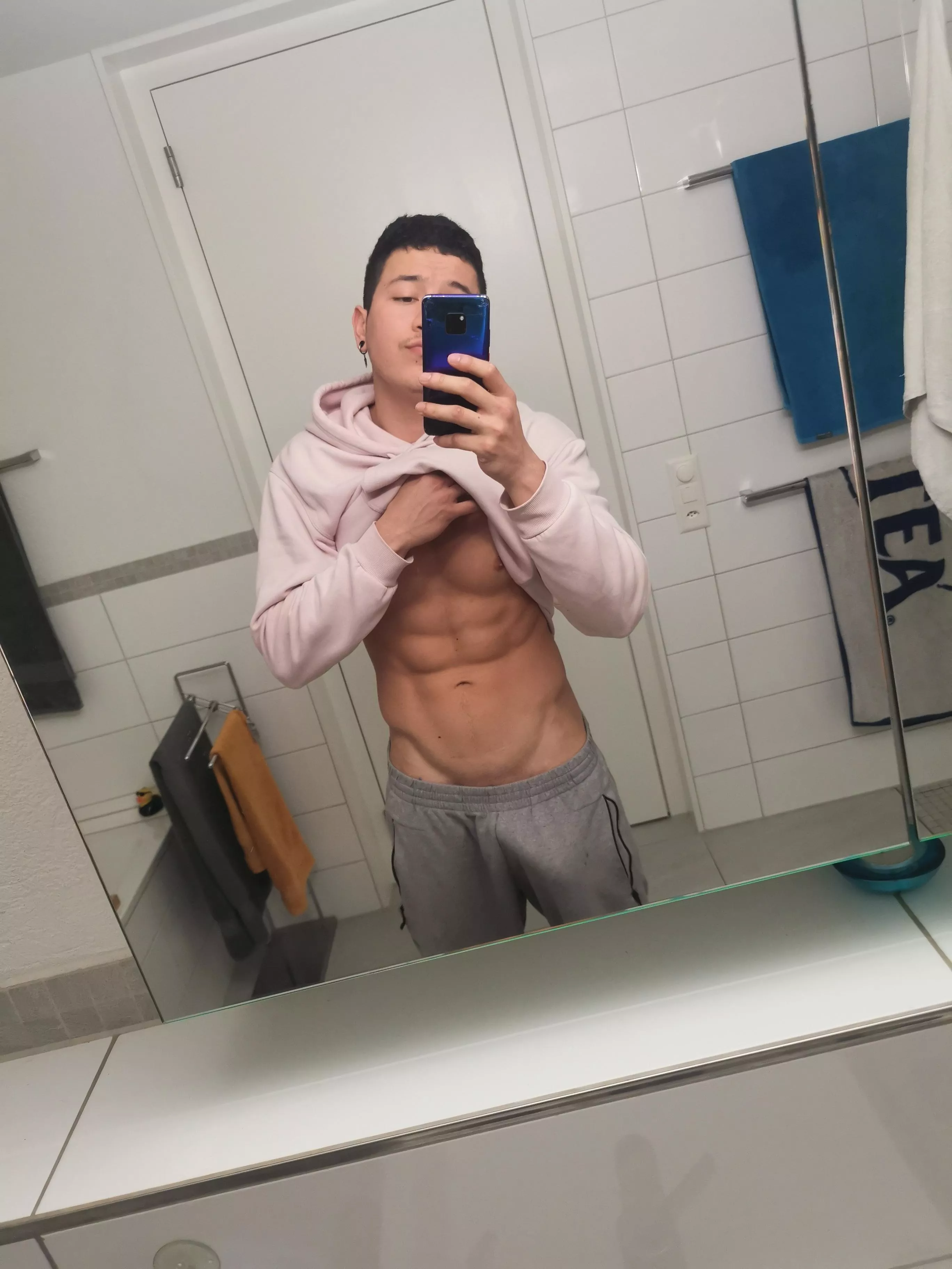 Grey sweatpants are the best posted by hugoespositos00