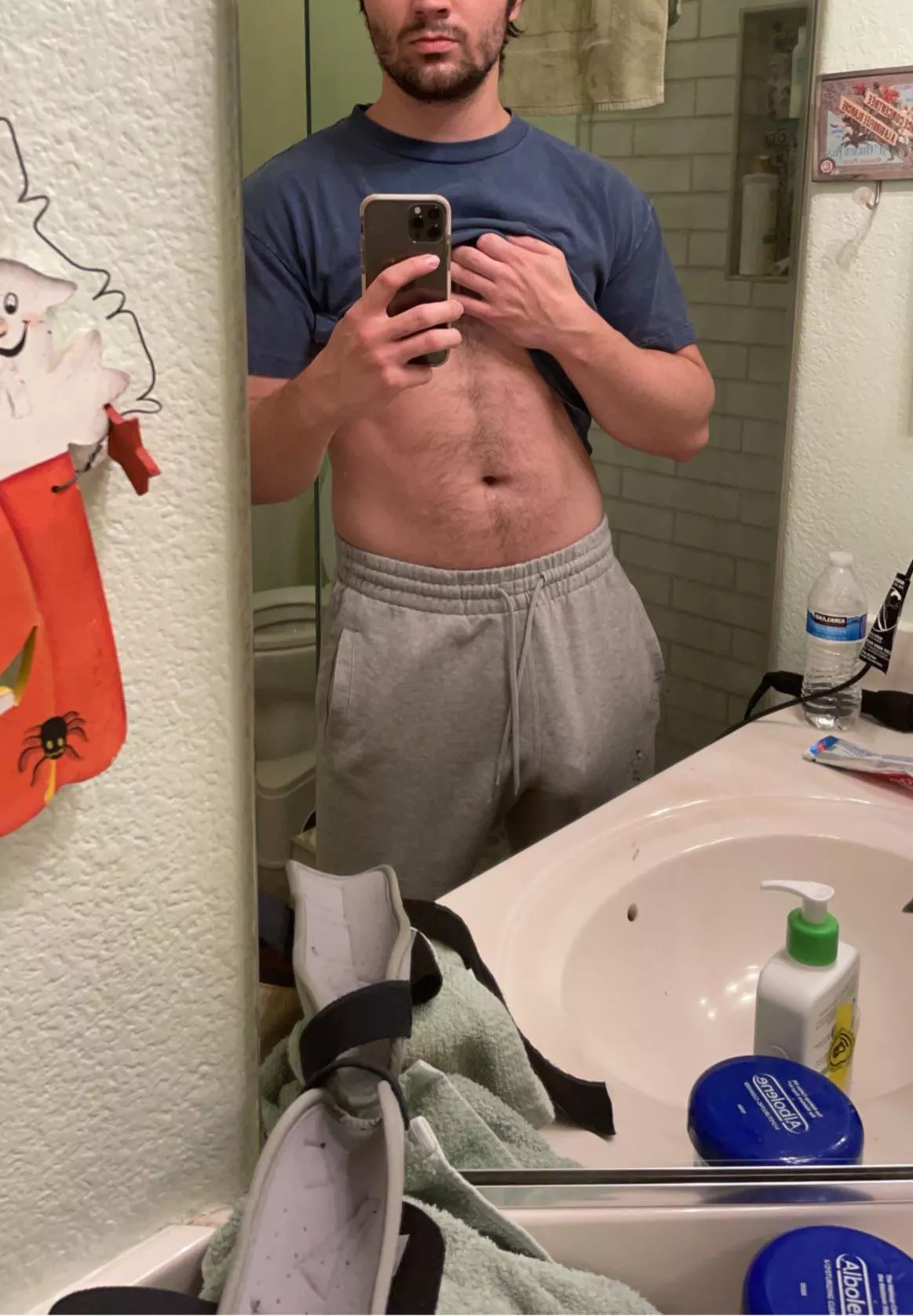 Grey sweatpants in the may weather posted by shrekstrospecter