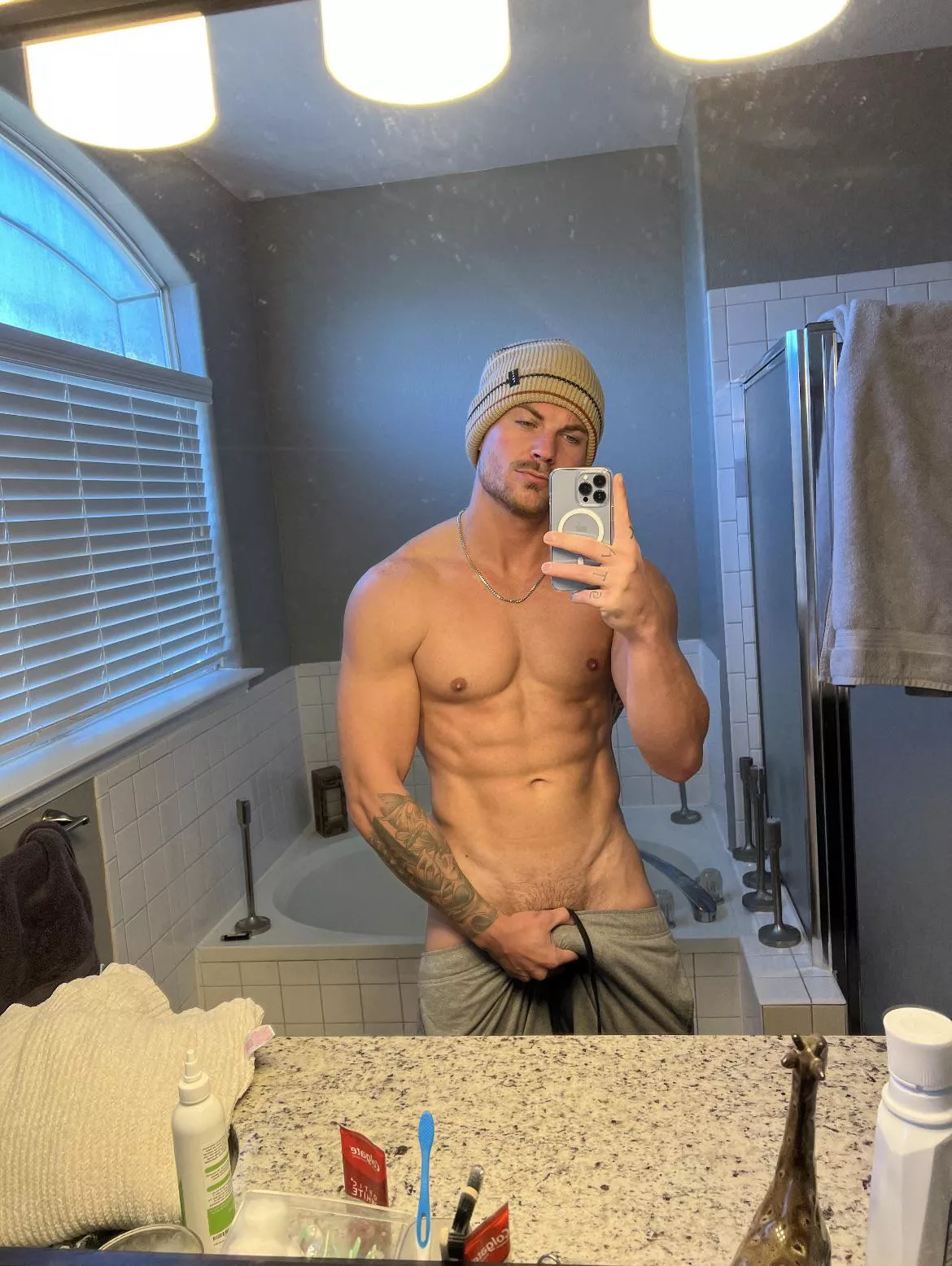 Grey sweats posted by CurvedKing