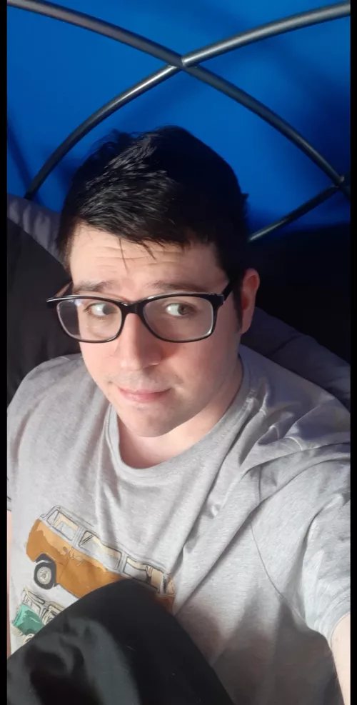 grindrs boring me. someone entertain me? by MrMyster11