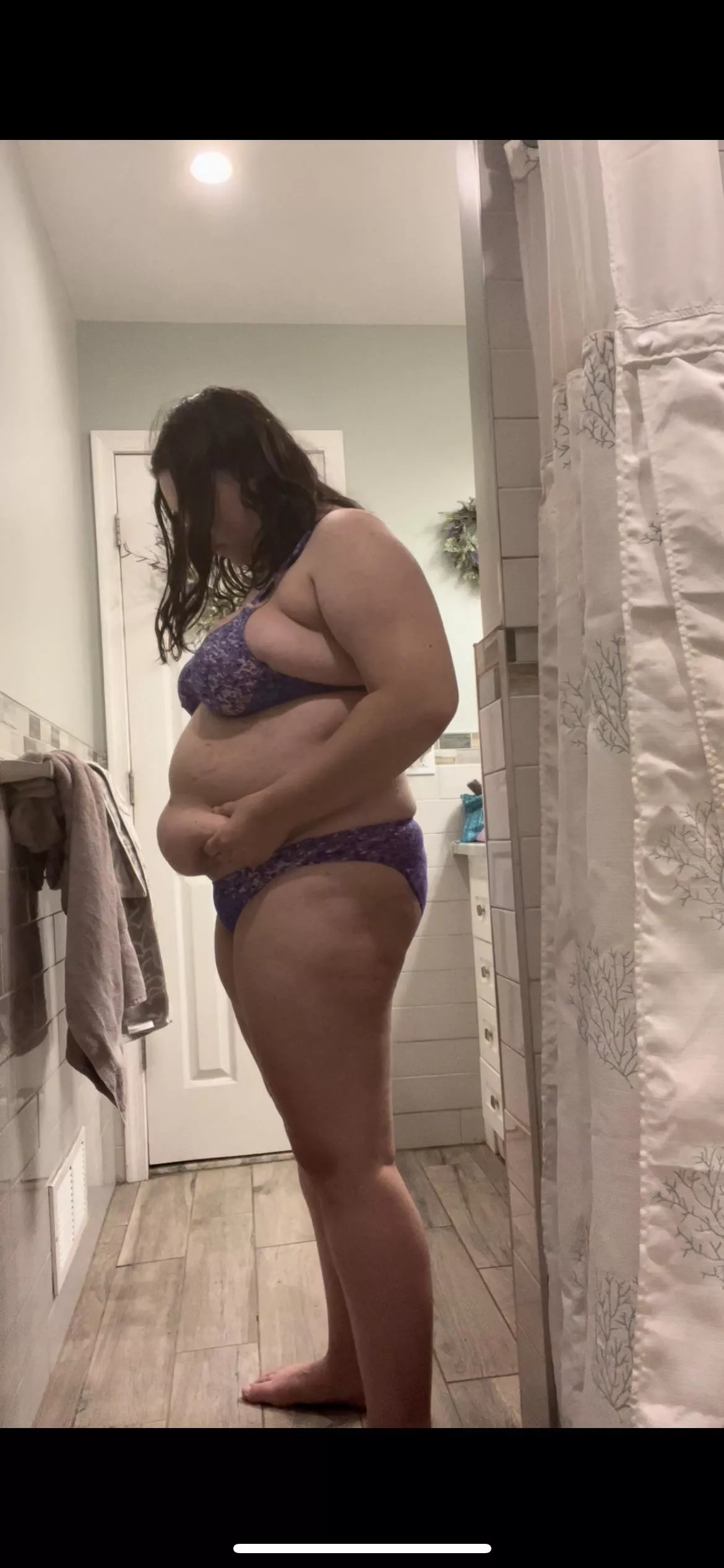 Growing belly, shrinking bikini posted by ZaraGainer