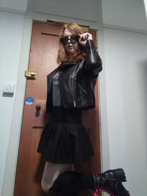 Grungy femboy wants to listen to nirvana with you <3 by Gwen_the_femme