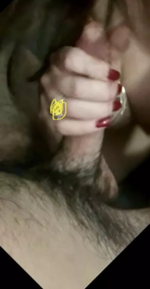 Guess size for me…hand is tiny. About 3 inches length of fist by geldkfjeurud