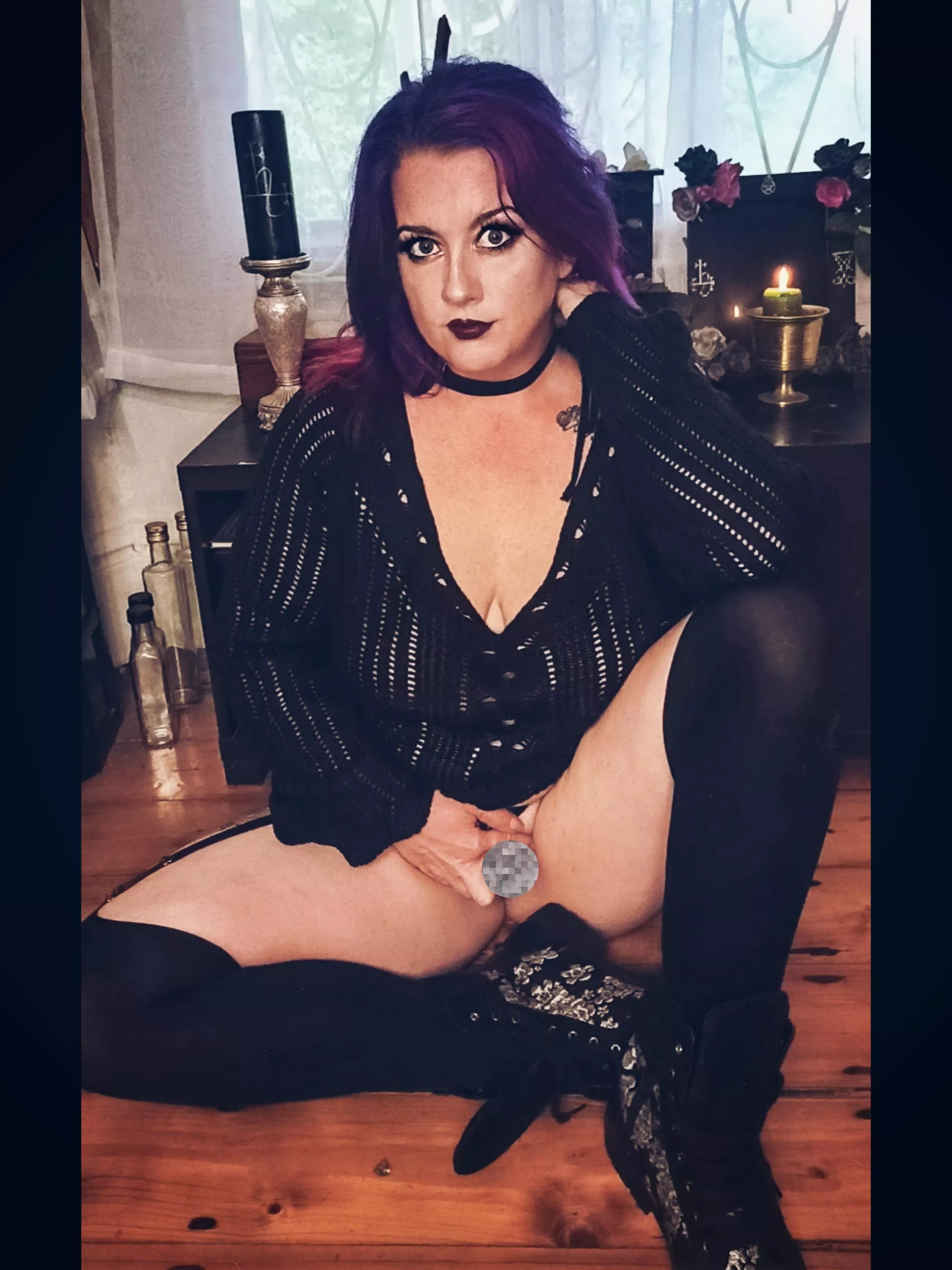 Guess what is under the pixels. I'm sure it's a total mystery. 😋 posted by Kitty_D