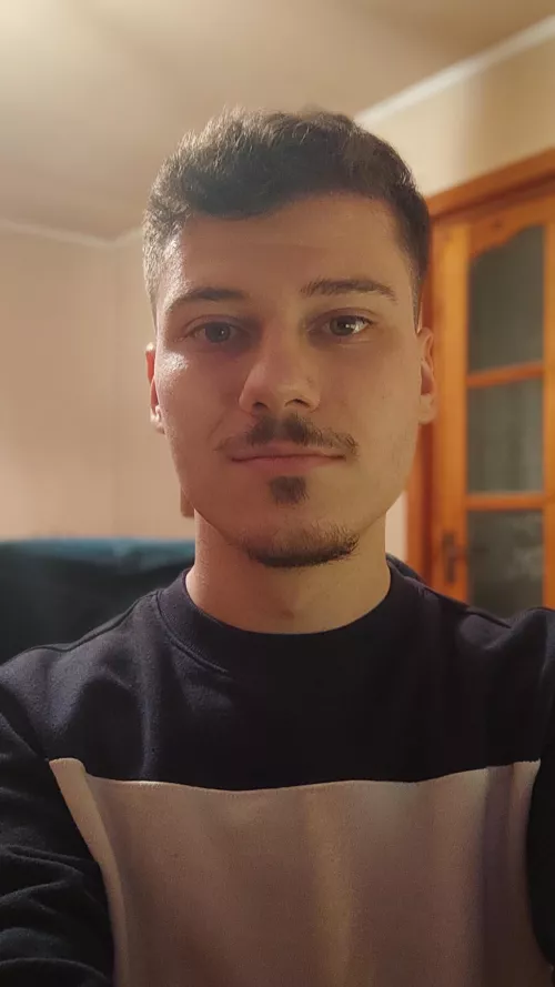 Guess who can't grow more facial hair than this 😅🥲 by Oink_The_Boink