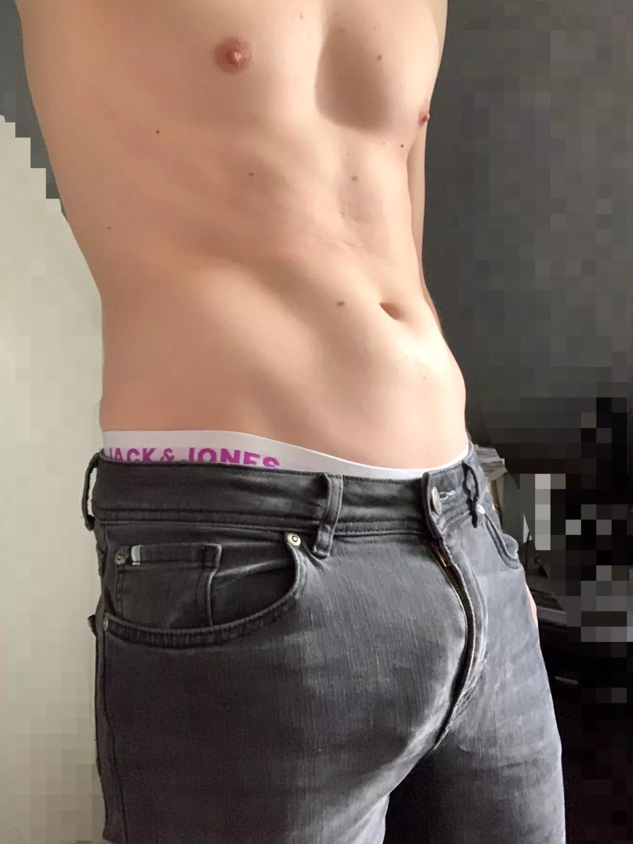 Guys should be prohibited from hiding their outline posted by mwos95