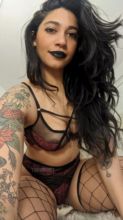 GWM Queen June 2022: /u/TarooRooot!! Our 1st Ebony Stoner Queen!!! 🤘🏾👸🏽 by comorfjc