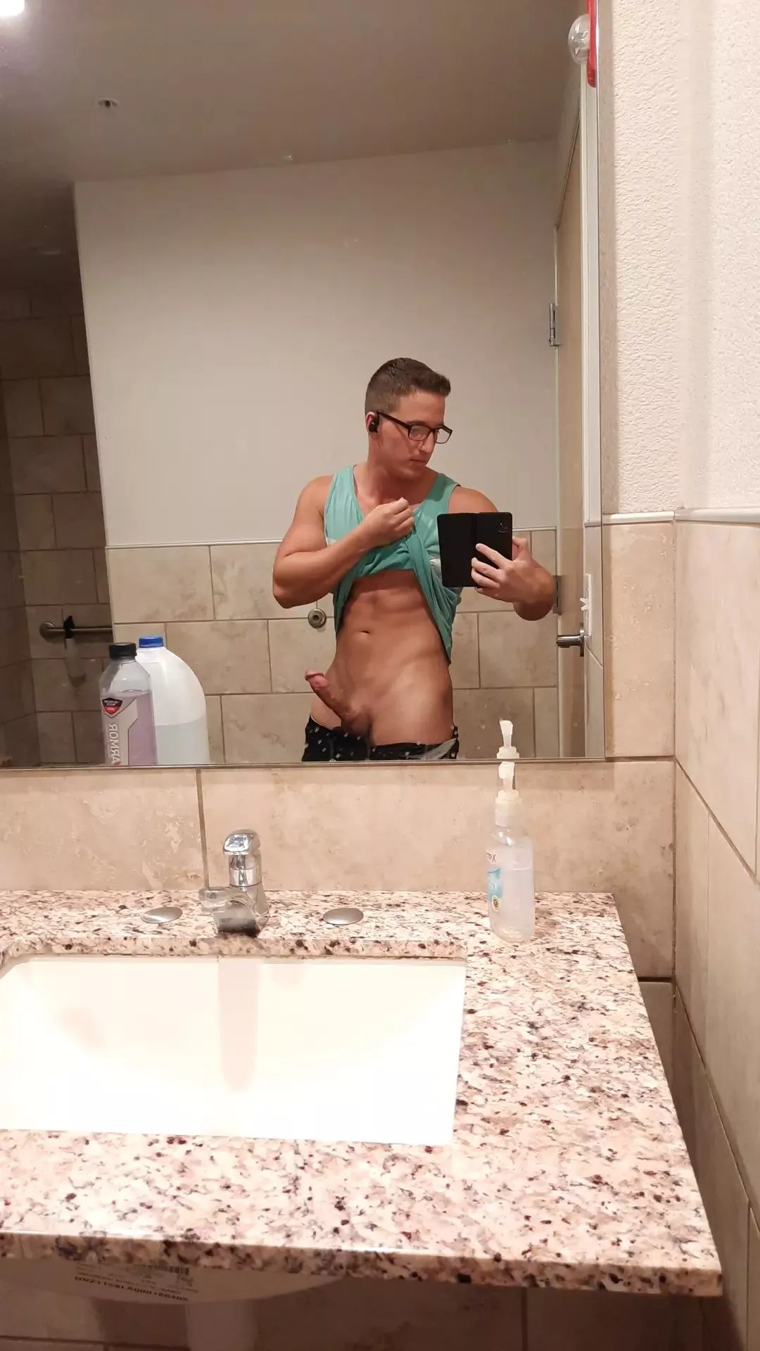 gym bathroom selfie 🤓🌄🪵 posted by EstablishmentAfraid2