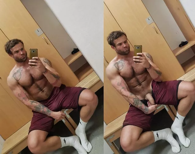 gym locker room by hereWeAreXXX