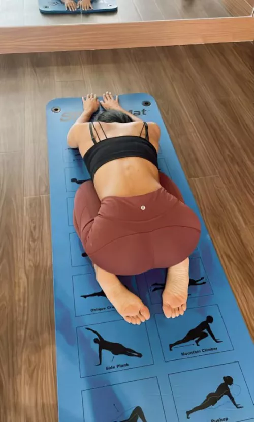 Gym time by facelesslatina