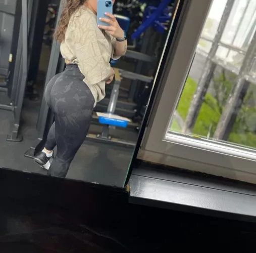 Gymshark booty by sagahansen