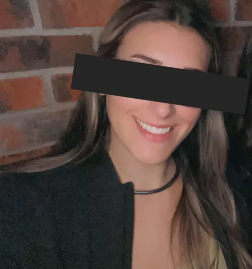 Had fun going to a few bars the other night. I only had a few compliments from strangers on my necklace 😏 by collaredbabe