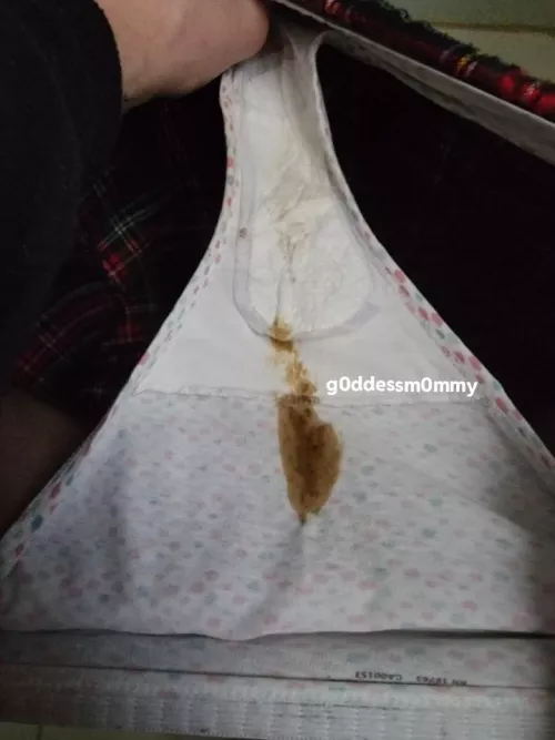 had the Hershey squirts and a pair of my Hanes were on the receiving end by G0ddessm0mmy