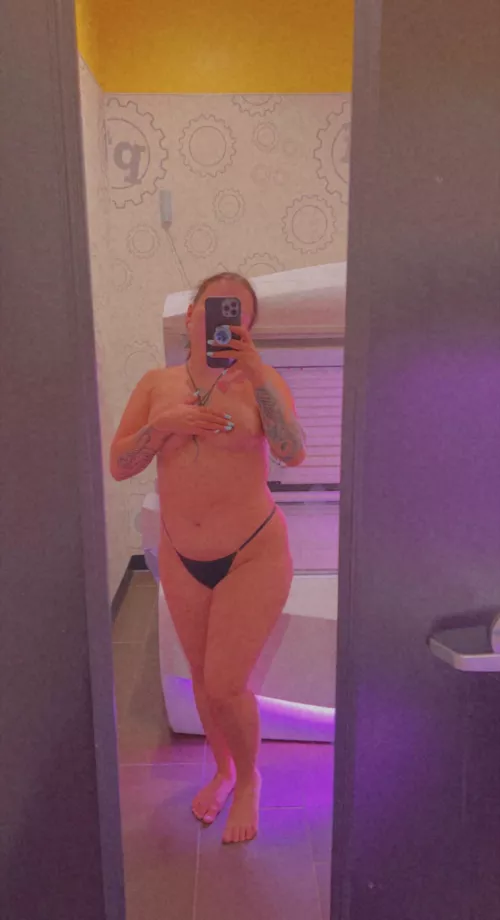 Had to get a tan before I move to TX 😈 by macjm98