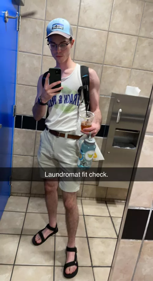 Had to go to a laundromat today. Looked very vascular. by Alone_in_my_studio